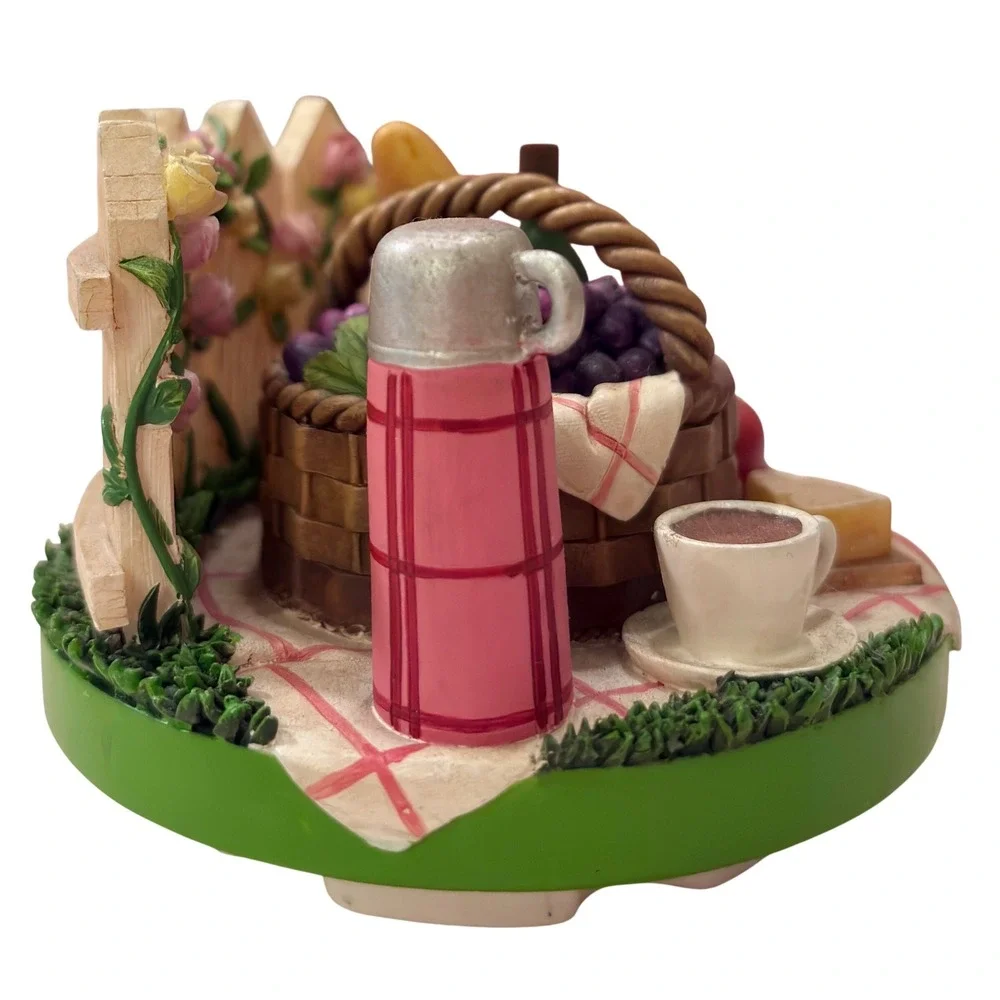 Our America Picnic‎ Candle Capper Topper Multicolor Excellent Grapes Wine Fence